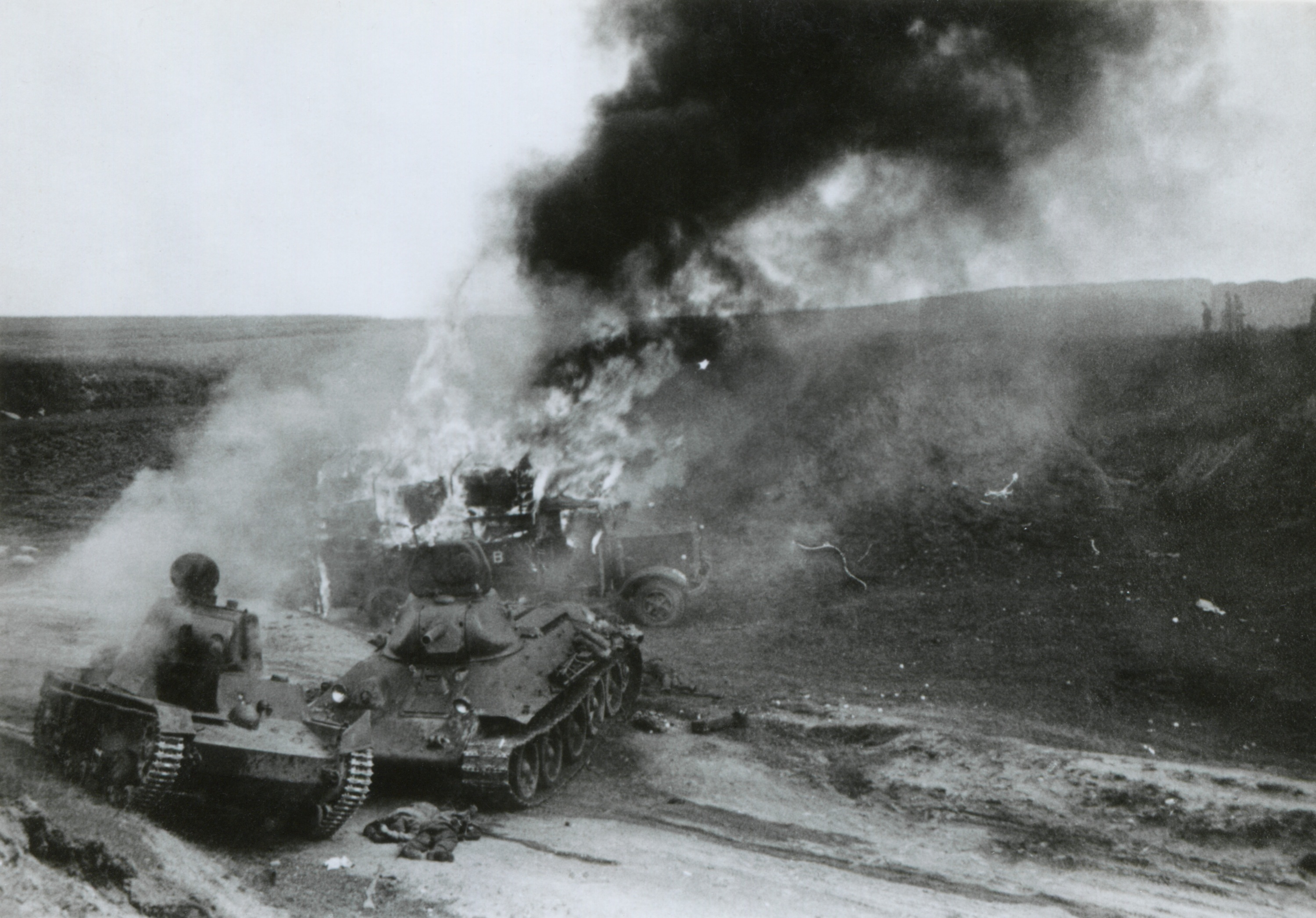 Zničené sovětské tanky Junourcia , během německé invaze do SSSR (Rusko). Léto 1941 , během 2. světové války .