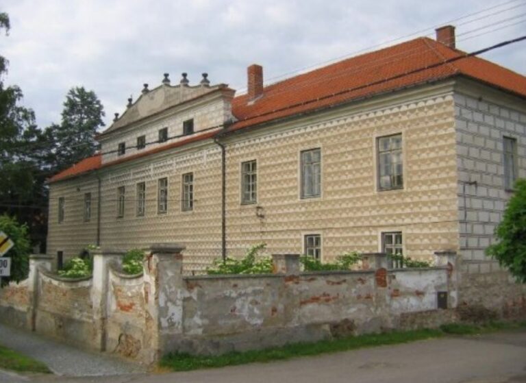 Dnes téměř neznámý zámeček na Sedlčansku má svou děsivou historii spojenou s duchy.