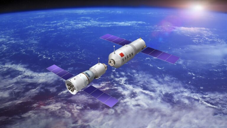 Raketoplán Shenzhou 9 se v pořádku vrátil na zem.