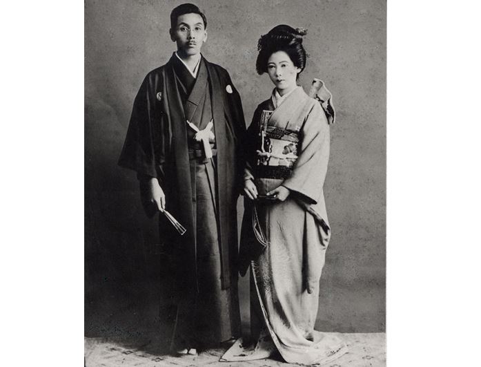 Formální kimono, které si roku 1923 oblékne japonský pár na svatbu.