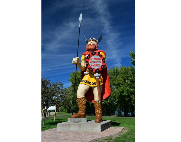 Socha Vikinga v Alexandrii označuje zdejší region za „rodné místo Ameriky“.
