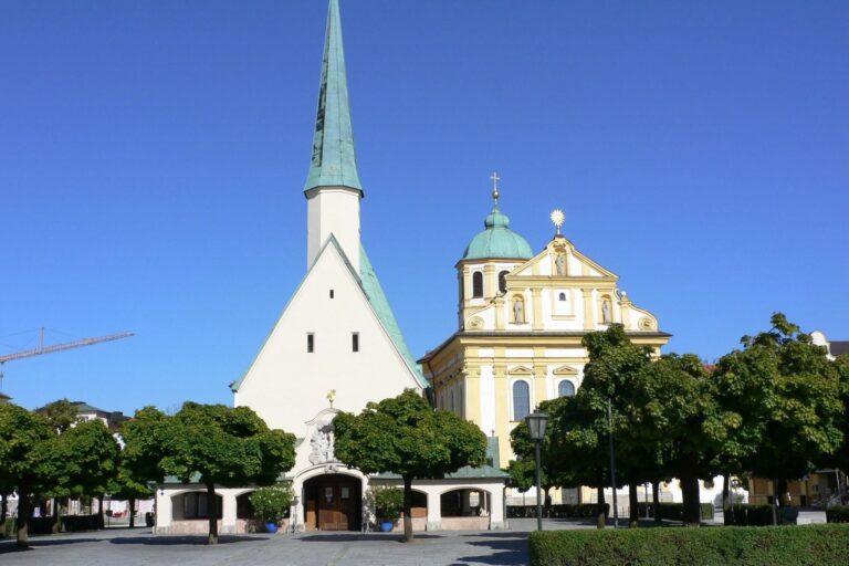 Madonu dnes ukrývá Kaple milosti v bavorském Altöttingu.