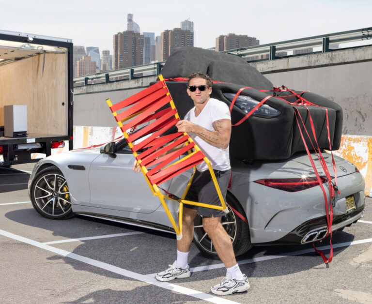 Na propagaci kolekce spolupracoval i populární influencer Casey Neistat.