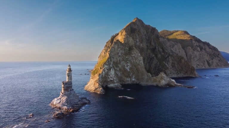 Časem přestává být potřebným a spíše se hodí jako vězení pro pohádkovou princeznu.
