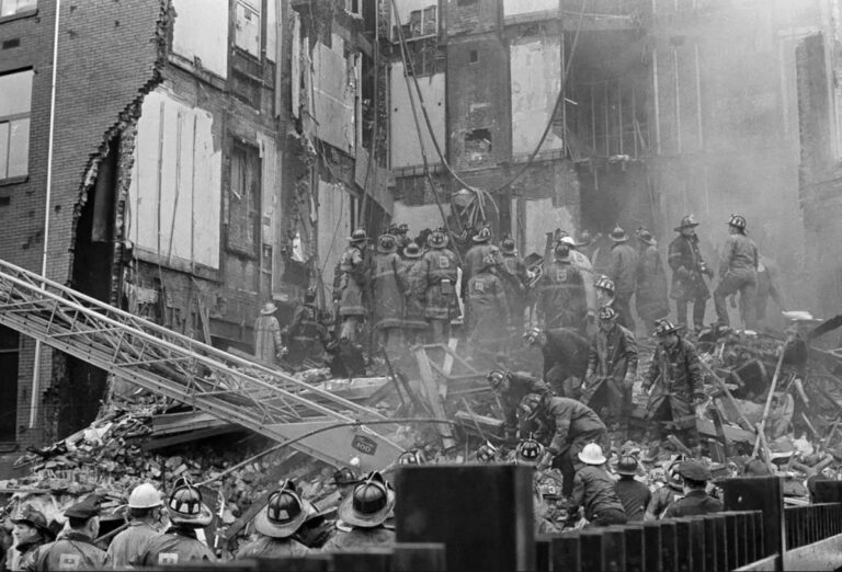 Ze sutin záchranáři vytáhnout 46 mrtvých a desítky zraněných mladých lidí.