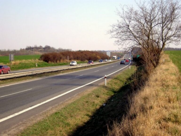 Způsobuje aura tohoto místa nehody na blízké silnici?