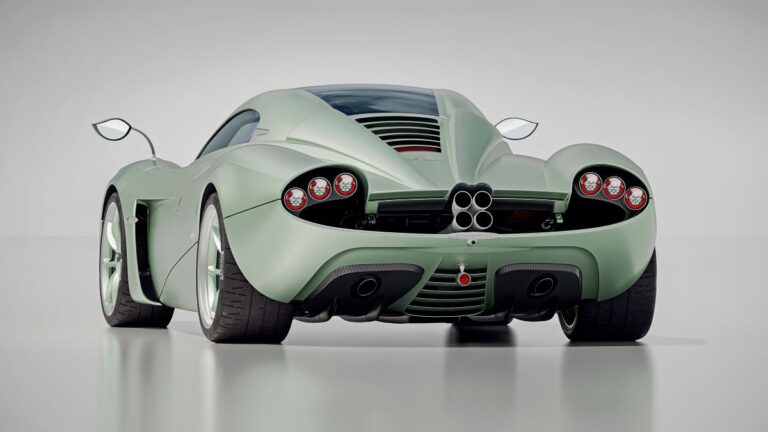 Limitovaný klenot pro ty, kteří na to mají a chtějí spojit nostalgii závodních legend s přítomností výkonu a nekonečného stylu.