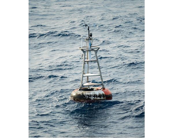 Na souřadnicích 0,0 ve skutečnosti žádný ostrov není, jen bóje pro měření počasí.