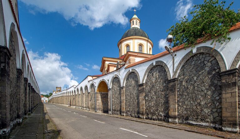 Dlouhá jízda měří na délku téměř 300 metrů.