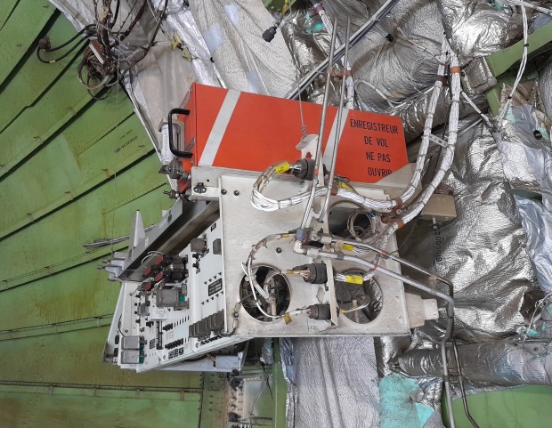 Tyto důležité krabičky bývají v letadle umístěny na strategických místech.