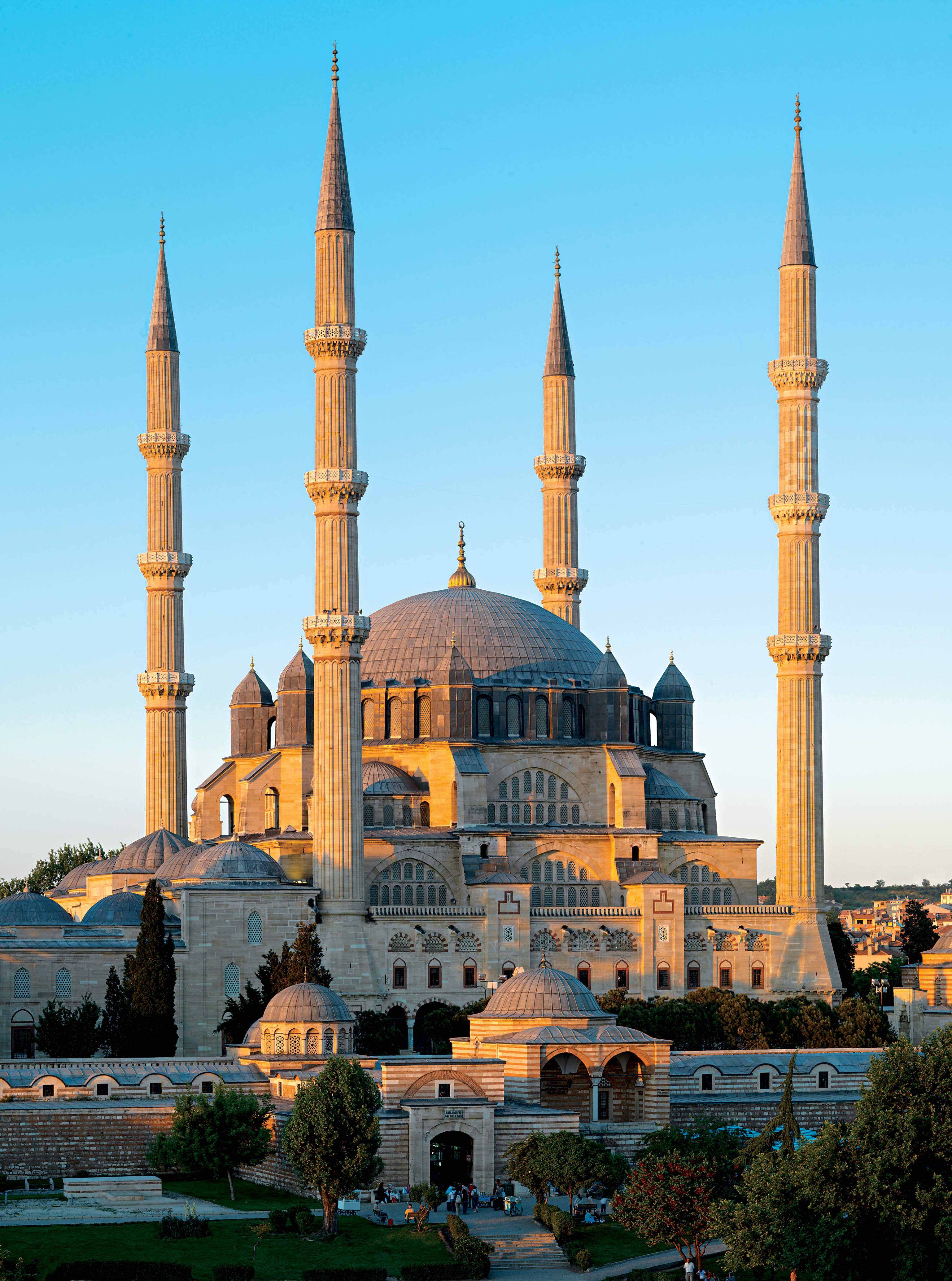 Jednou z nejkrásnějších Sinanových staveb je Selimova mešita v Edirne