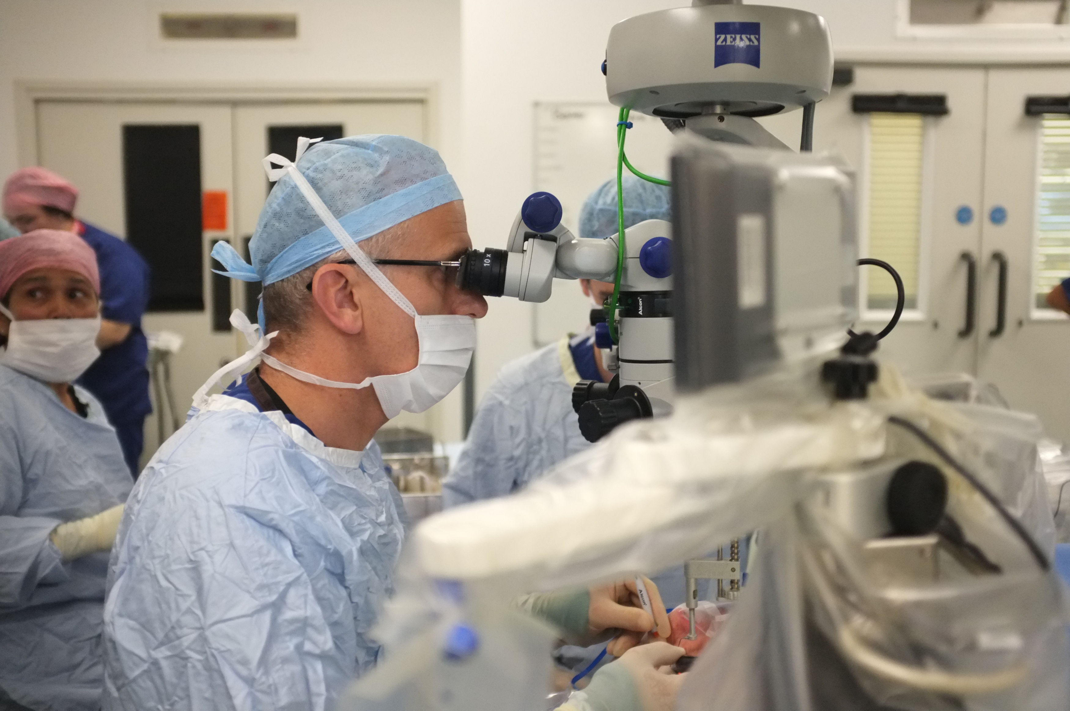 Robotic eye operation