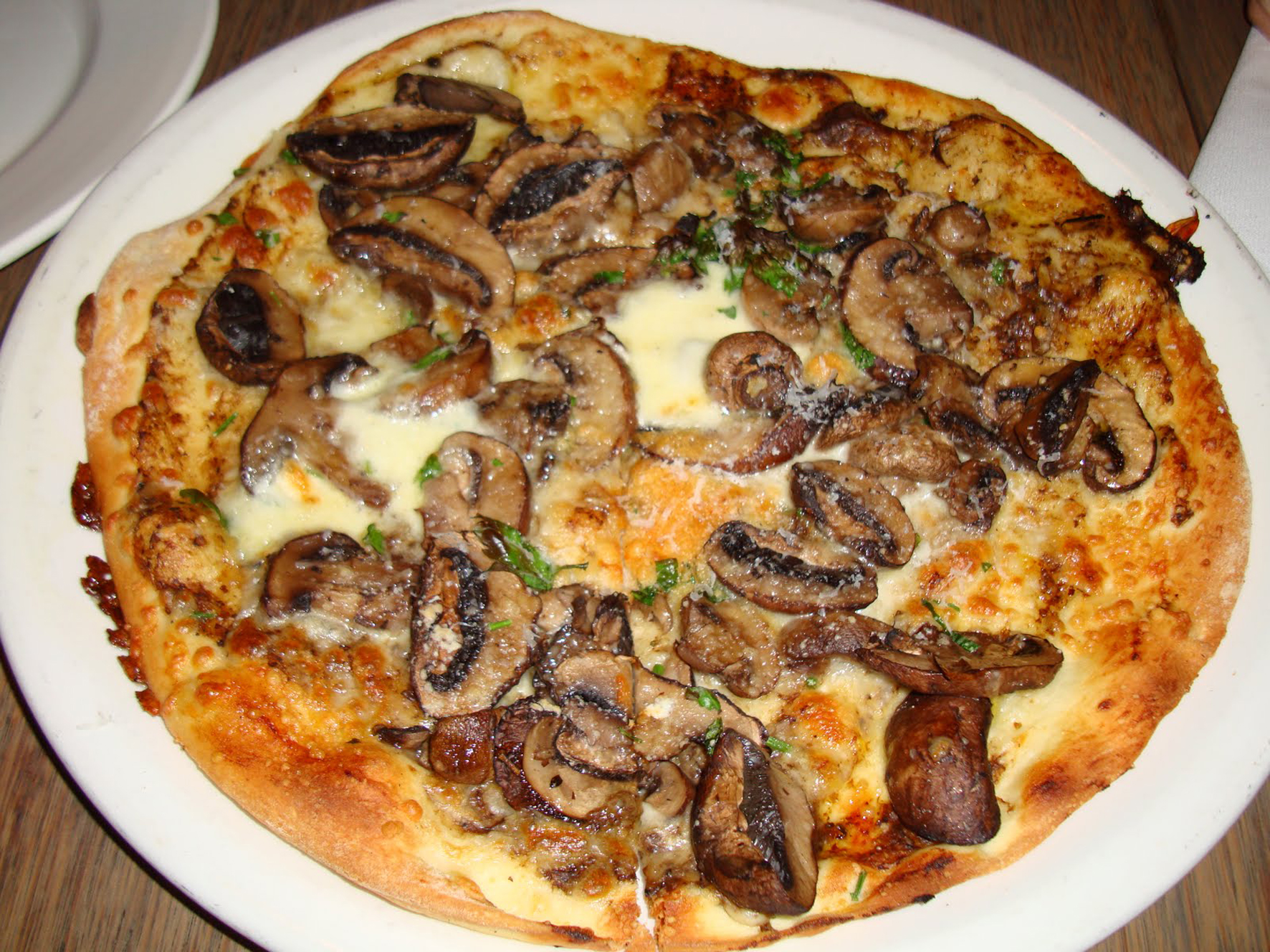 2) pizza-con-i-funghi