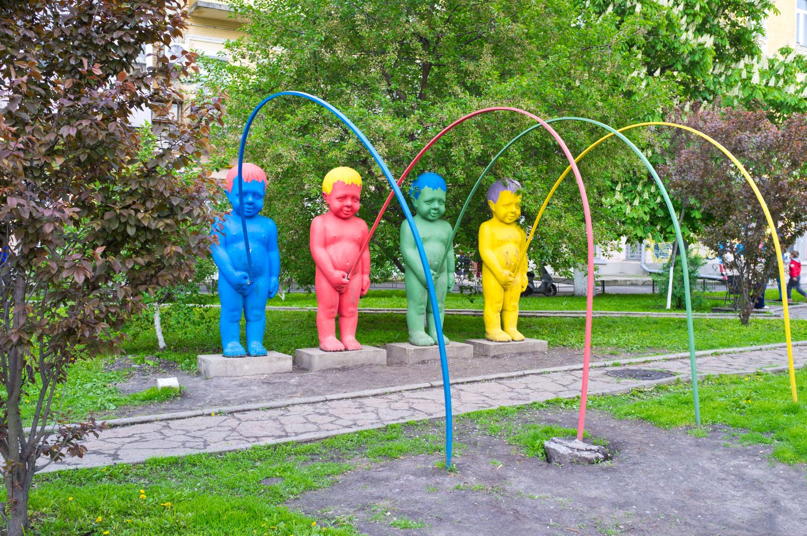 Sochy zdobí ukrajinský park.