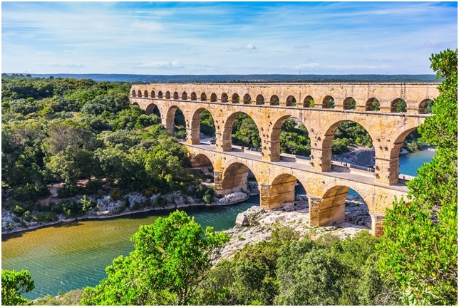 Pont du Gard je třetí nejnavštěvovanější památkou Francie, hned po Eiffelově věži a zámku ve Versailles.
