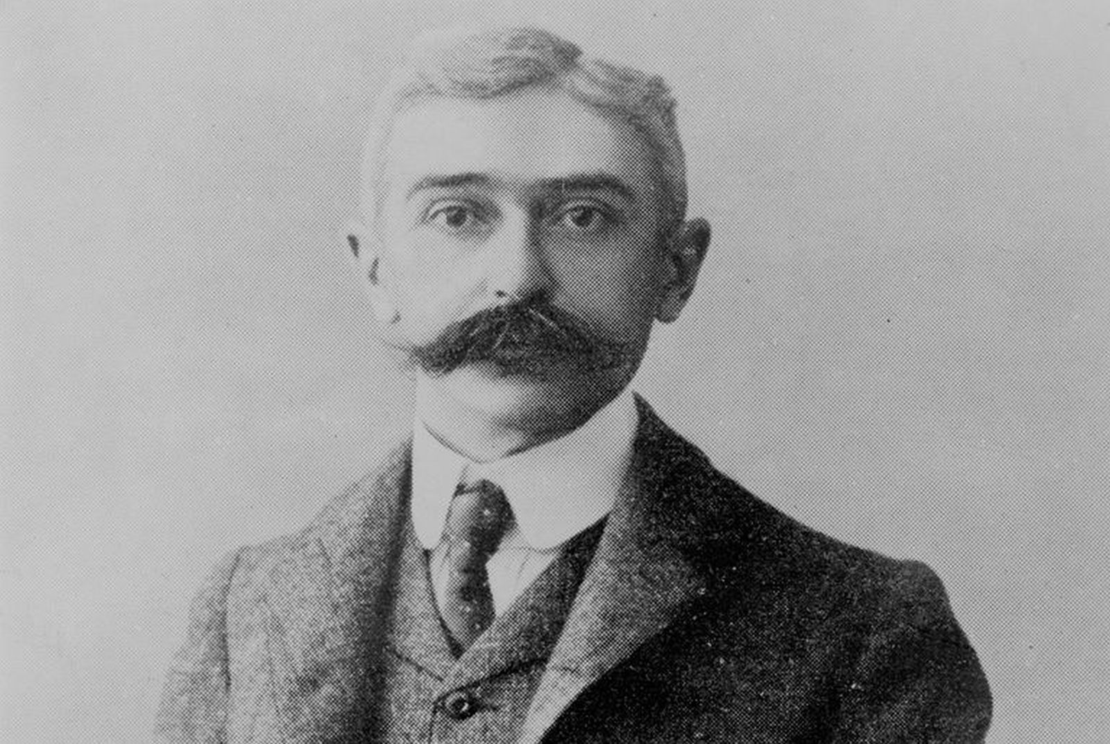 Pierre de Coubertin měl představu, že hry budou symbolem rovnoprávnosti všech sportovců, tedy bez rasové, politické a náboženské diskriminace. Tato myšlenka byla ovšem narušena hned několika teroristickými činy.