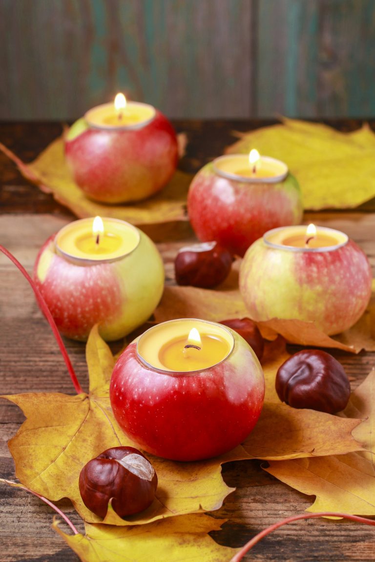 Jablka musí mít pravidelný tvar, aby v nich svíčka dobře držela.