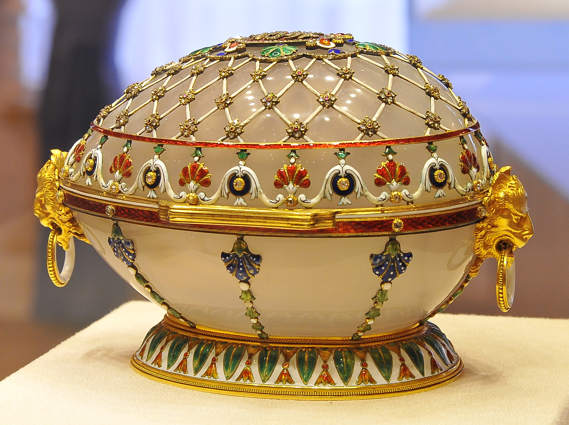 V současné době se největší sbírka Fabergého díla nachází v Petrohradu ve Fabergého muzeu.