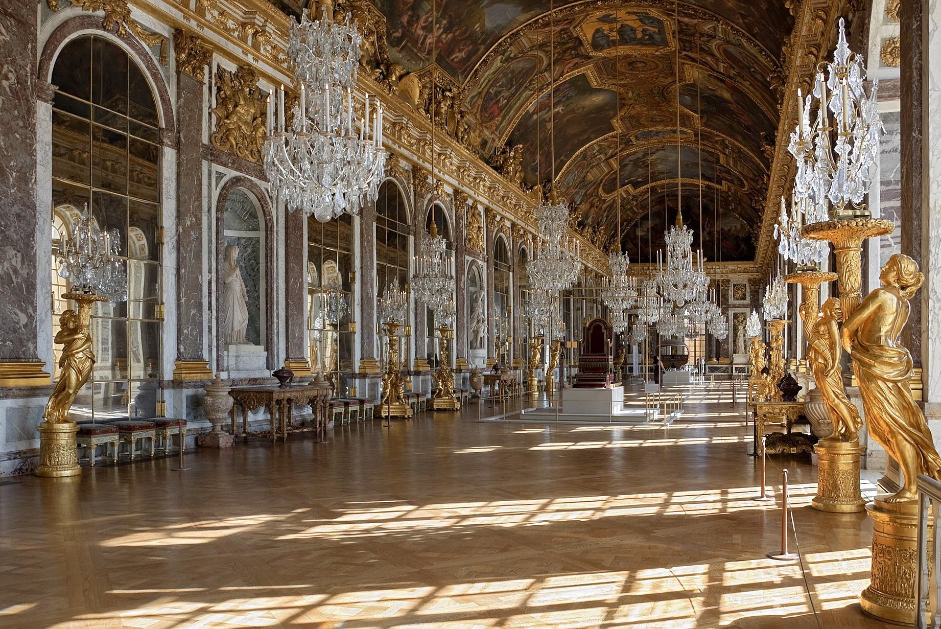 Své dílo Boulle neodmyslitelně spojil s palácem ve Versailles.