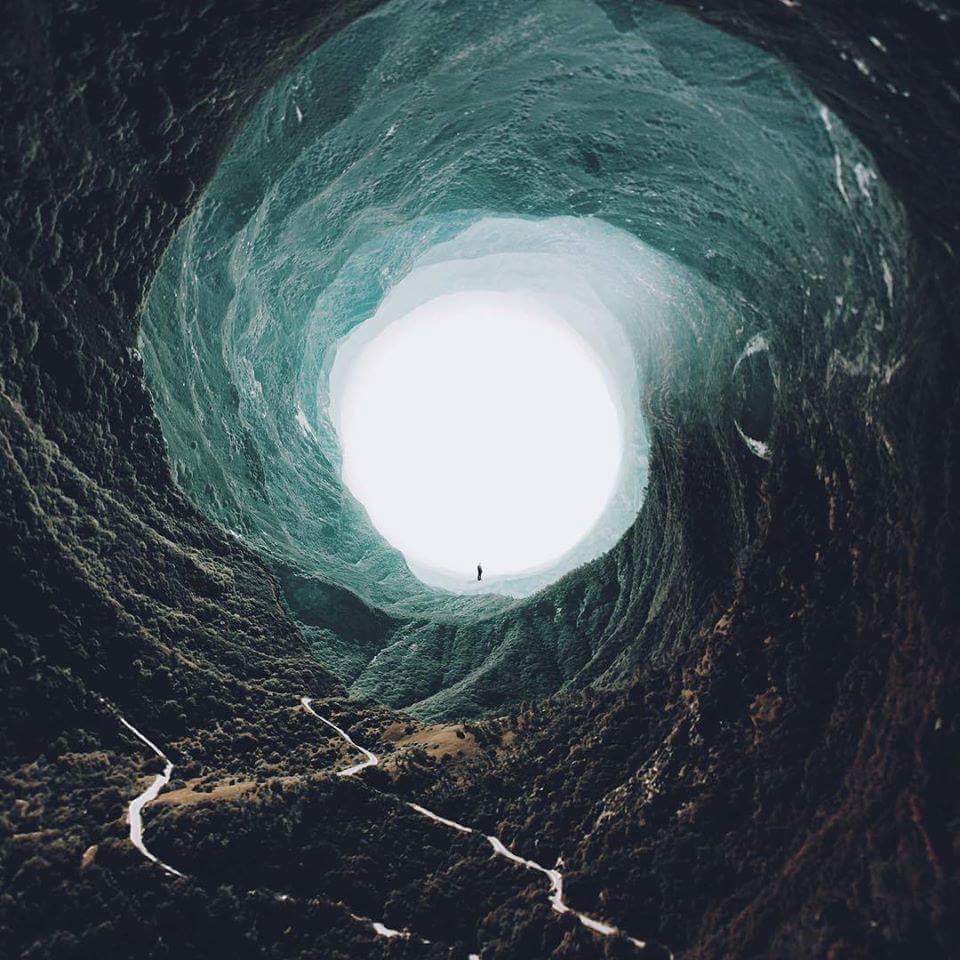 Ďáblův kotel podle některých ústí do tunelu, kterým se vchází do legendární Agarthy.