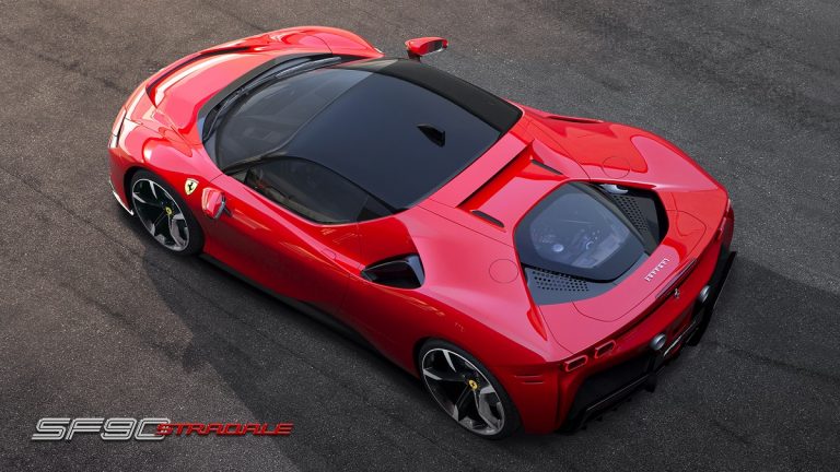 Ve Ferrari se chlubí, že zadní elektromotor, umístěný mezi motorem a osmistupňovou dvouspojkovou převodovkou, vychází z vozů formule 1.