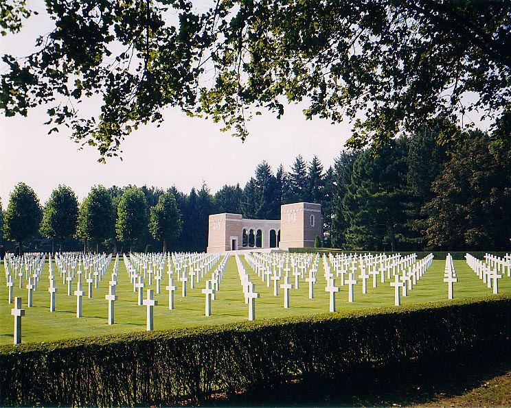 Primárně je hřbitov určen hrdinům z 1. světové války. Jsou tady ale i zbabělci, vrazi a násilníci