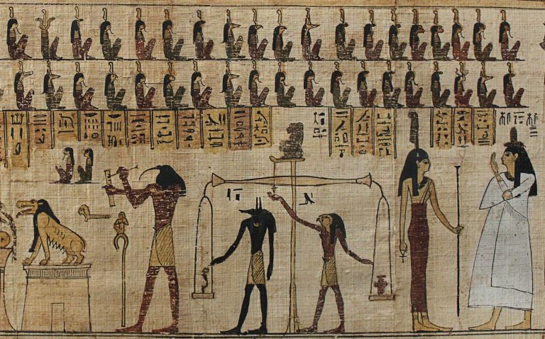 Ve starém Egyptě se váhy dostanou i do posmrtného života, kdy se na nich váží srdce zemřelého oproti pštrosímu peru.
