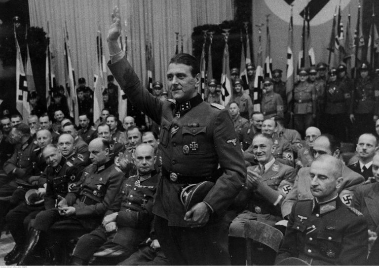 Po osvobození Mussoliniho se stal Skorzeny nepostradatelný člen nacistů.
