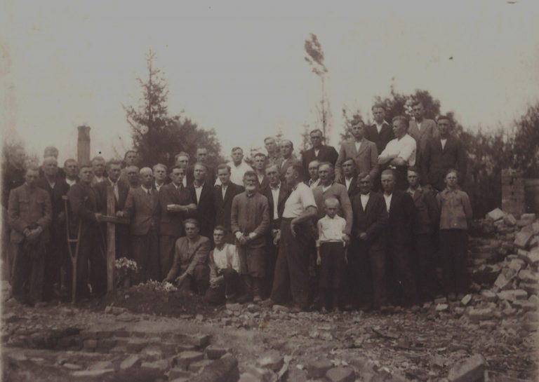 Někteří přeživší se po válce usadili v obci Frankštát na Šumpersku, která byla v roce 1947 přejmenována na Nový Malín.