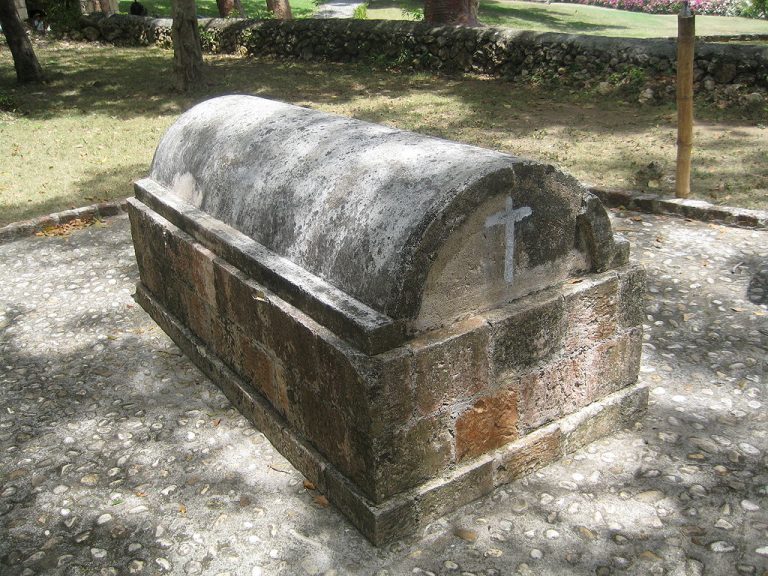 Hrobka Anne Palmer byla prý opatřena magickými formulemi.