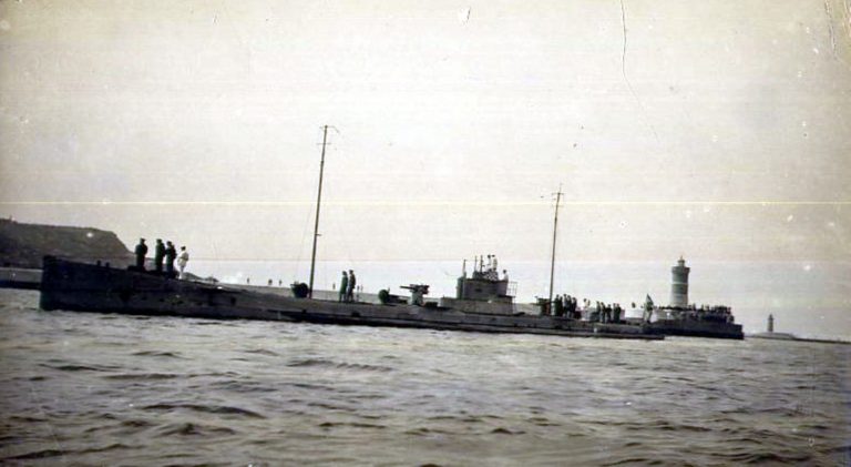Stavba samotné ponorky začala 20. prosince 1912 v loděnicích Germaniawerft v Kielu. Do aktivní služby vstoupila 3. listopadu 1914.
