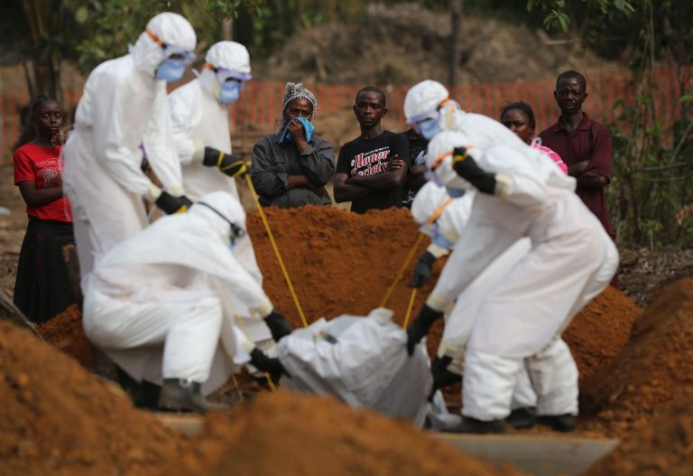 Jméno ebola bylo převzato od řeky, která protéká oblastí, v níž propukla první epidemie této nemoci.