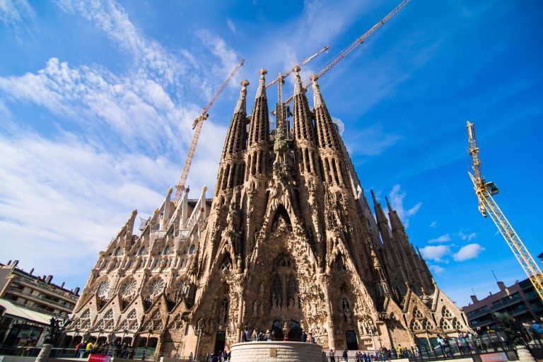 Sagrada Familia by podle plánů měla být dokončena v roce 2026, na 100. výročí Gaudího tragické smrti