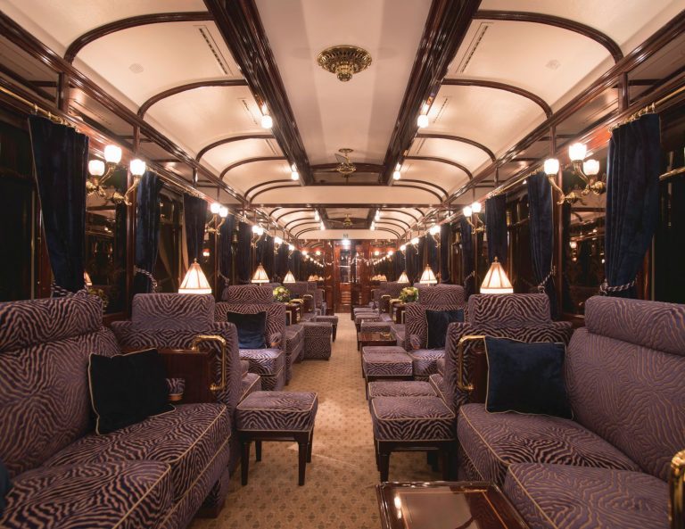 Ročně cestuje Orient Expressem kolem 18 000 lidí.