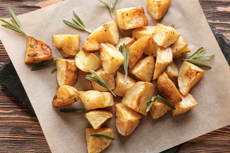 Při pečení brambor používejte olej určený pro vyšší teploty.