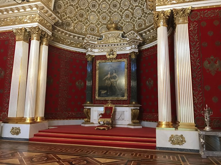 Malý trůnní sál byl postaven na počest zakladatele města Petra Velikého.