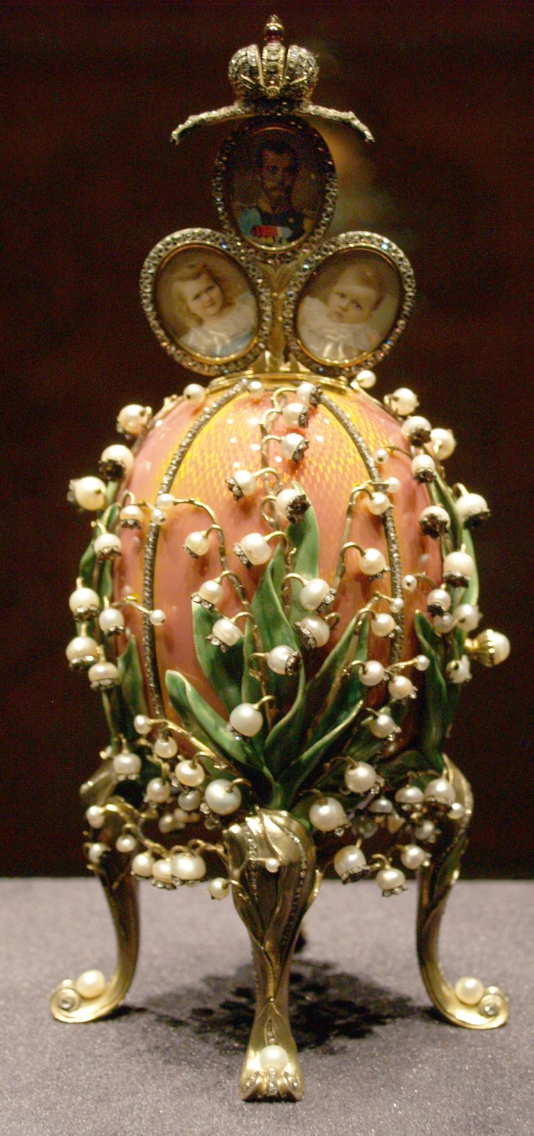 Fabergého vejce se stala synonymem nádhery a bohatství předrevolučního Ruska.