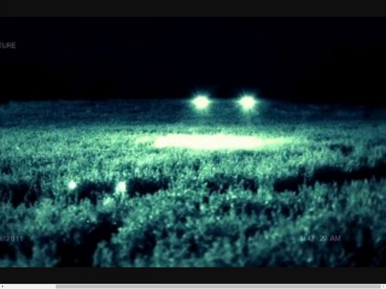 Svědectví o tom, že nad územím ranče se objevují podivná světla a létající objekty je mnoho.