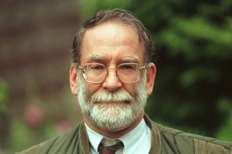 Britský lékař Harold Shipman (1946–2004) získával diamorfin (lékařské označení pro heroin) psaním předpisů pro své rakovinou postižené pacienty, kterým jej neaplikoval.
