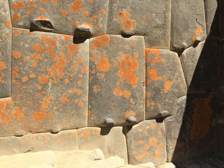 Jak dokázali Inkové manipulovat s tak těžkými kameny? Pomáhal jim někdo?