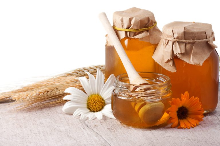 Jemný květový med pochází z nektaru a pylu květin v hlavním květovém období.