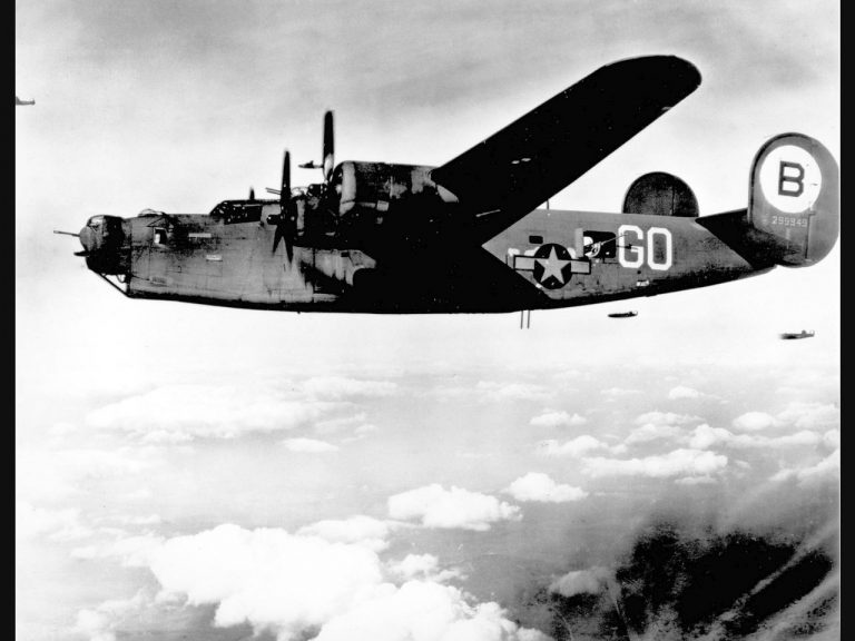 Bombardér B-24 Liberator, v němž měl Joe Kennedy zahynout.