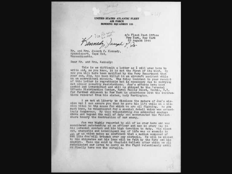 Originál dopisu Kennedyho rodičům oznamujícího smrt jejich syna.