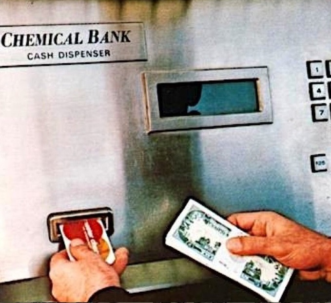 První plně funkční bankomat v USA provozuje Chemical Bank.
