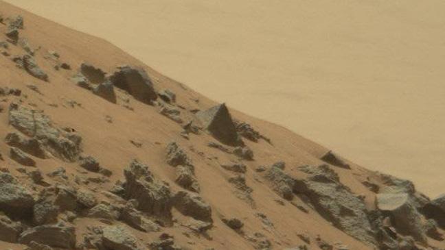 Nezvyklé pravidelné útvary na Marsu by prý mohly být dílem jeho někdejších obyvatel.
