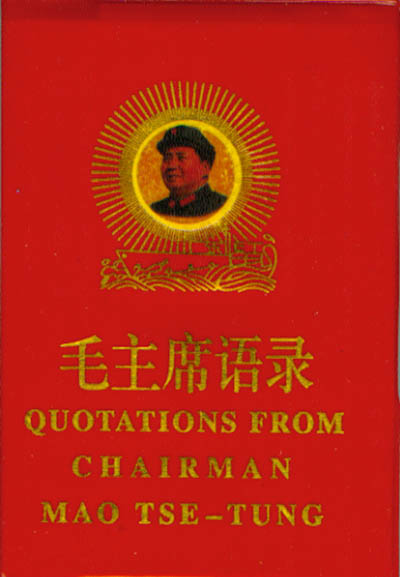 Na paty ji šlape Maova Rudá knížka.