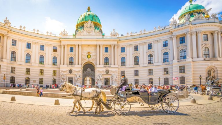 Vídeňský Hofburg českému vojevůdci učaroval. Chtěl ho trumfnout jičínskou rezidencí.