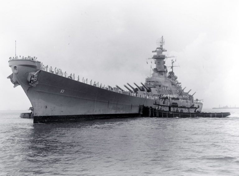 Během Války v Tichomoří se USS Missouri účastnila bitev o Iwodžimu a Okinawu.