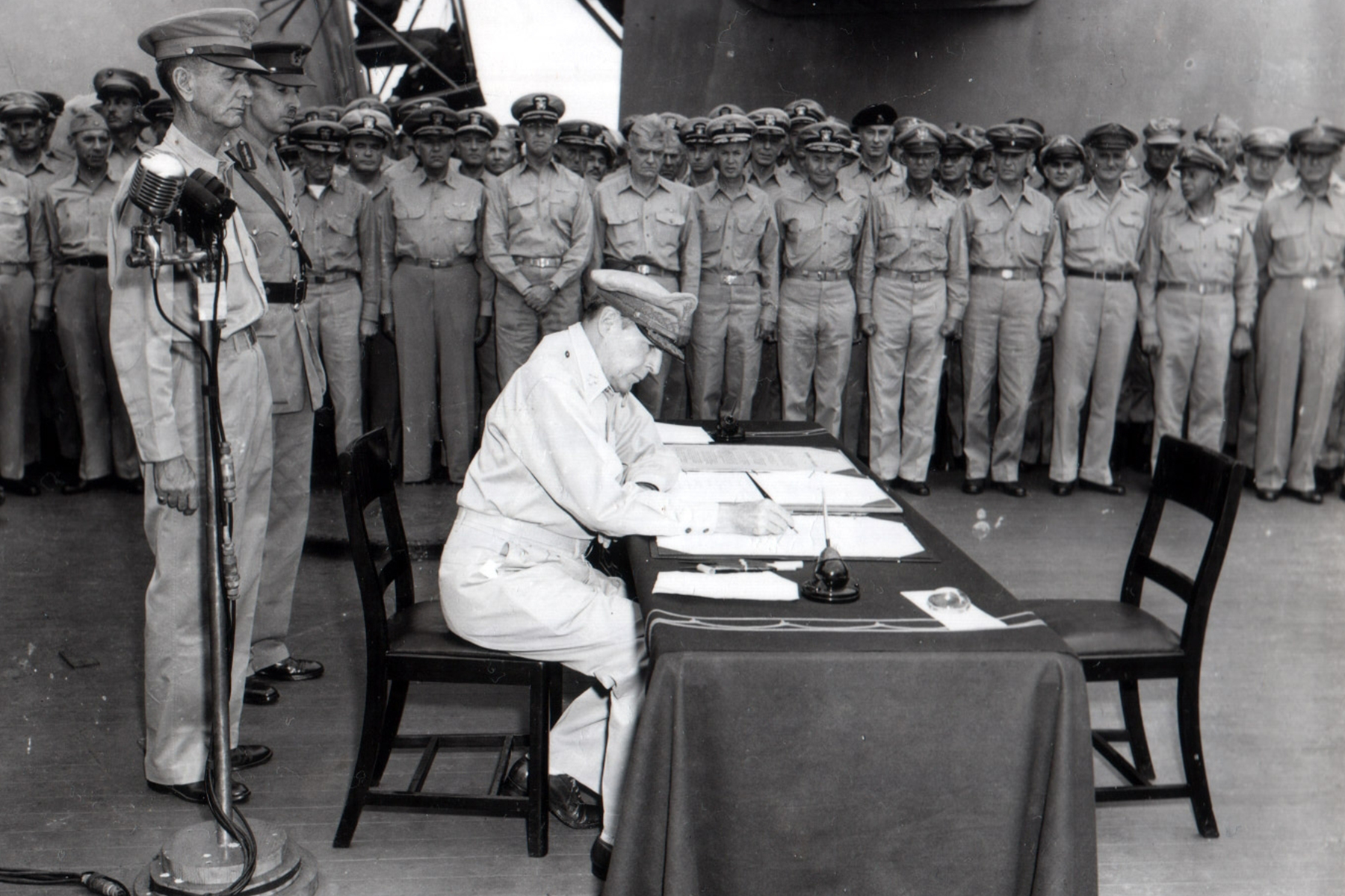 Kapitulační dokumenty byly podepsány přímo na palubě lodi.