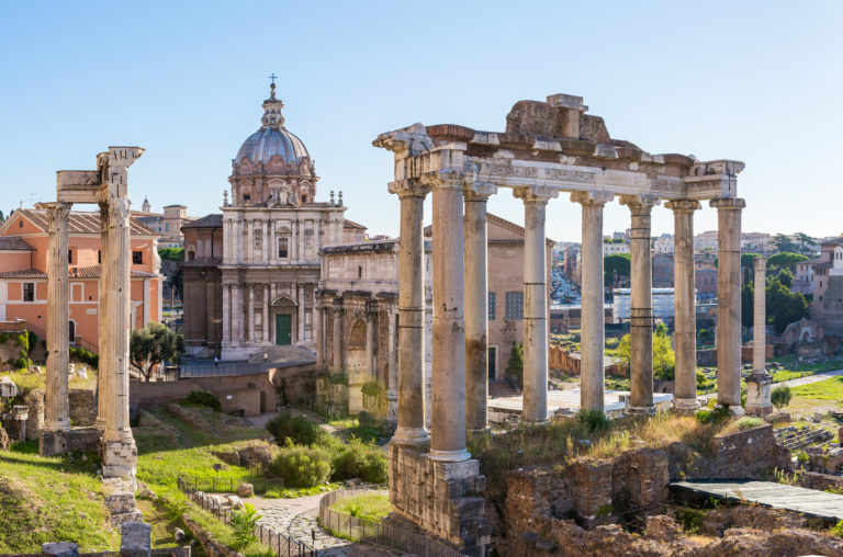 Hned vedle Kolosea uvidíte Forum Romanum.